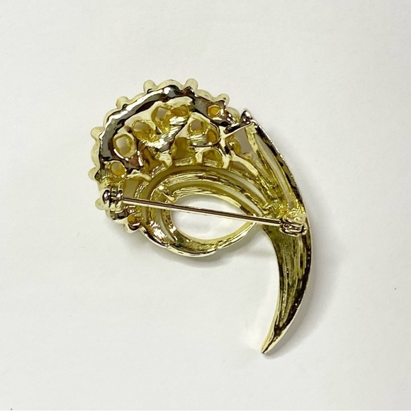 Vintage Gold Swirl Pearl Brooch - Picture 2 of 3